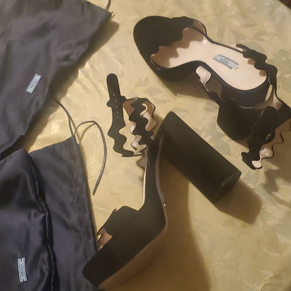 Prada shoes black Prada shoes black heel comes with pra original shoe protector - Picture 16 of 16